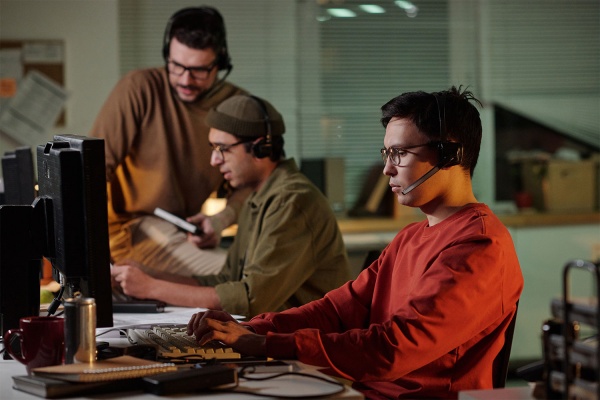 Practical guide to outsourcing web design successfully for businesses